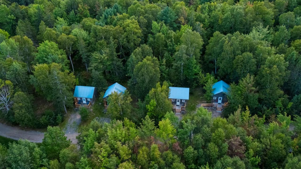 Trailside Accommodations And Outdoor Adventures Birch Plain Zewnętrze zdjęcie